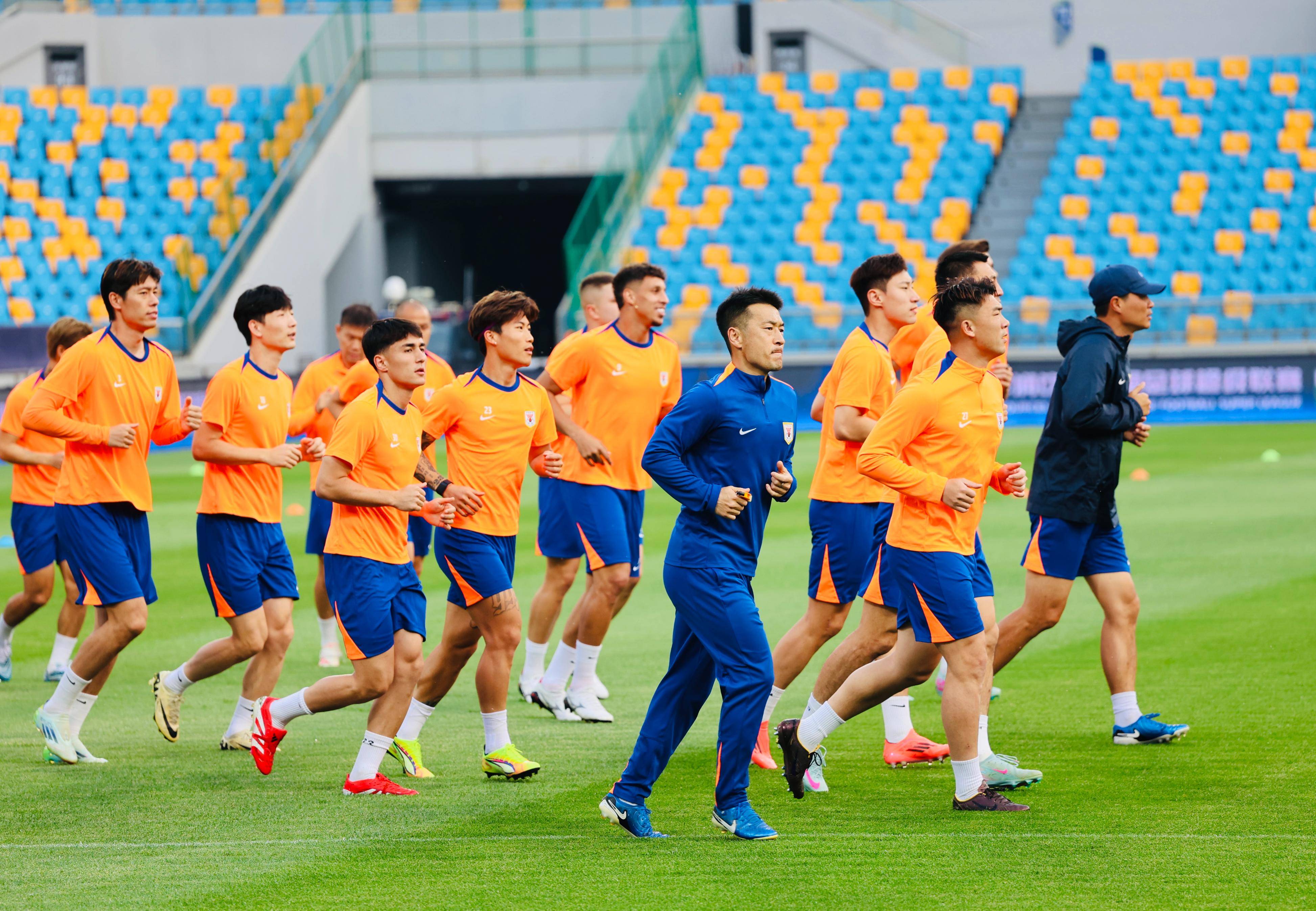 孤独训练的球员逐渐调整状态 孤独训练的球员逐渐调整状态