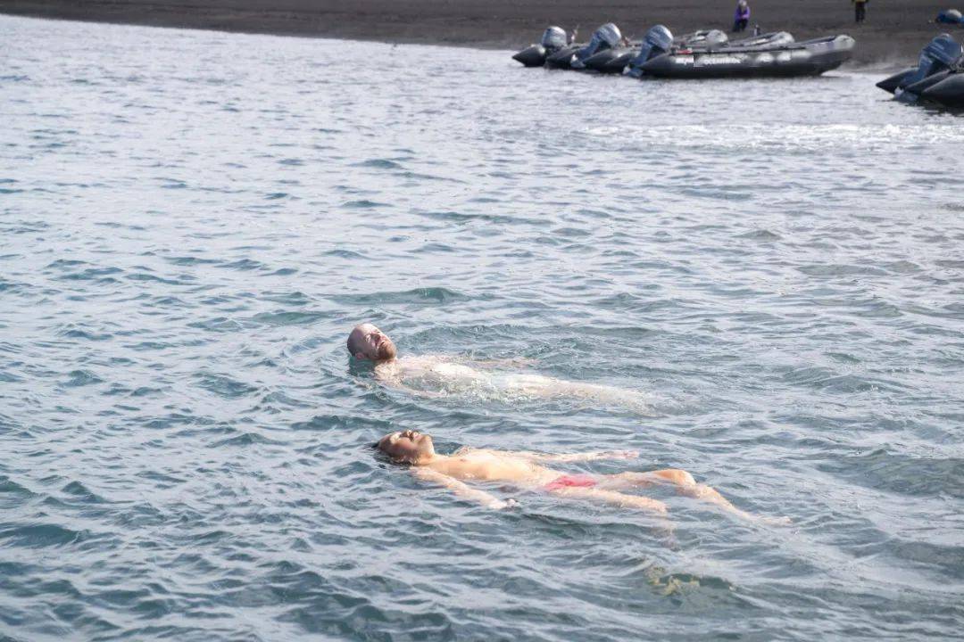 1xBit体育网站入口-阿根廷跳水选手在水下表演中获得高分