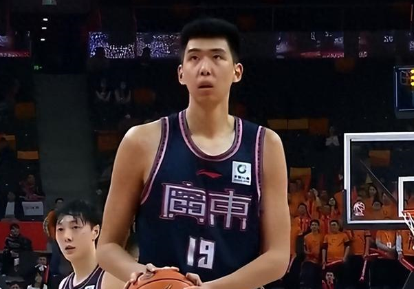 中场核心发威，控球传接皆精准！