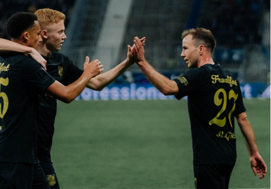 包含勒沃库森锋线奇才连续破门，带领球队晋级的词条