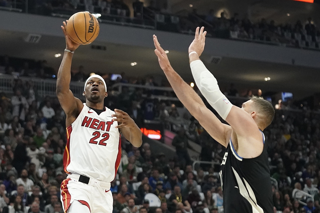 1xBit体育网页版登录入口-灰熊队雄鹿队大战硝烟四起，惊险两分胜负的简单介绍