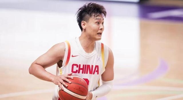 年轻球员崭露头角，CBA比赛沸腾全场