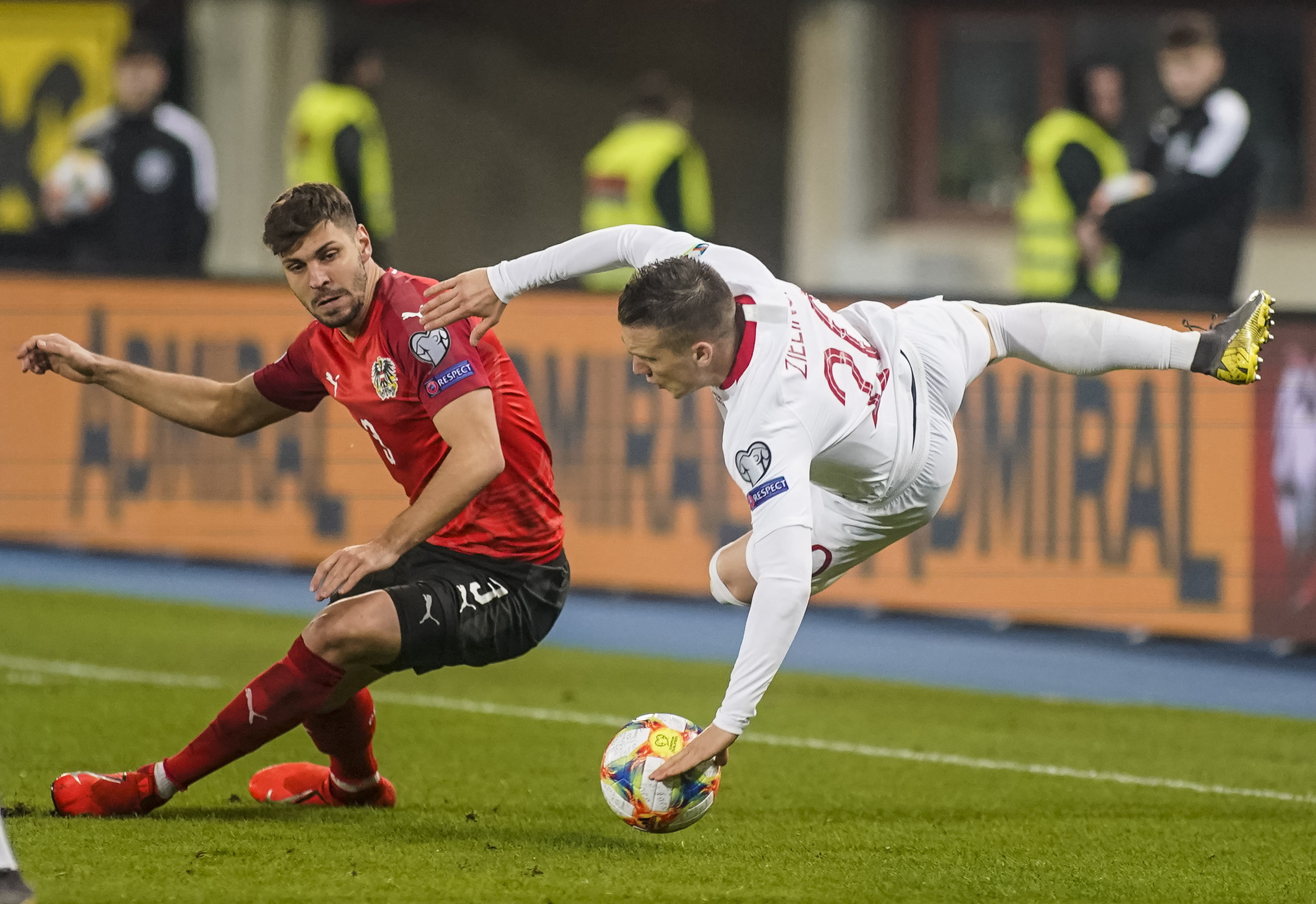 匈牙利挑战波兰，波兰队皆胜