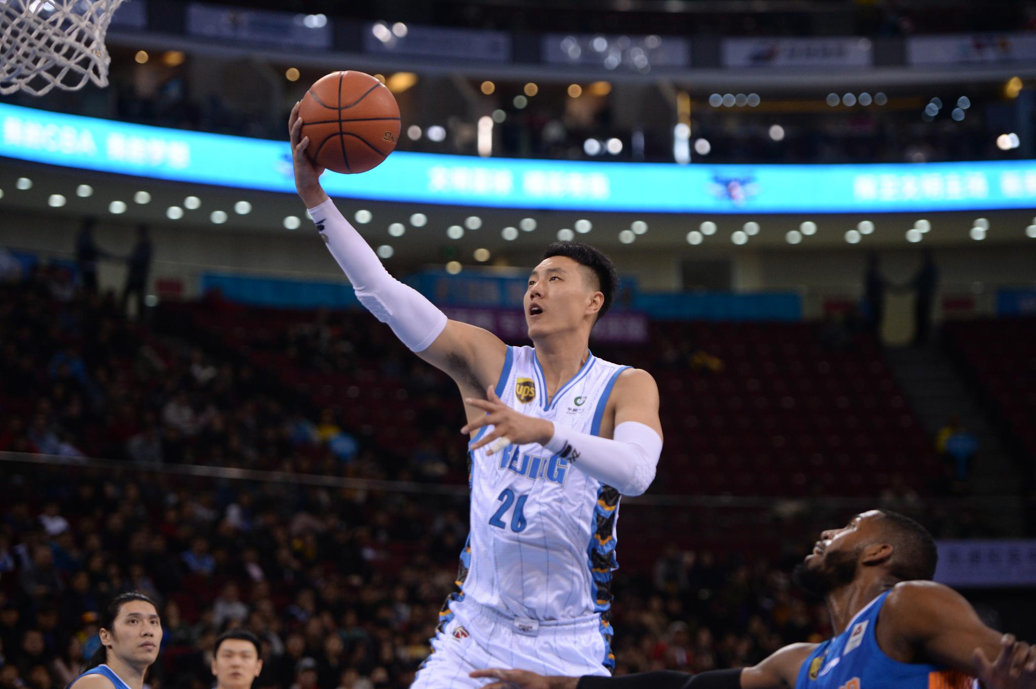 河北男篮队员今晚表现抢眼，战胜对手